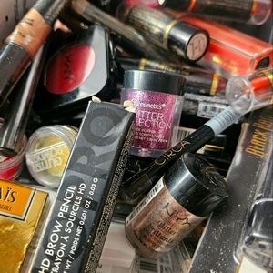 Mystery Makeup Beauty 5 Pieces Bundle